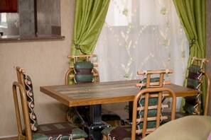 Dining room - Century Lake View Apartments (Jinja)