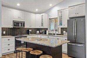 Fridge, microwave, oven, stovetop - Peaceful Lakefront Cottage with Mountain Views! (Harpers Ferry)