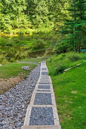 Property grounds - Peaceful Lakefront Cottage with Mountain Views! (Harpers Ferry)