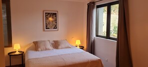 4 chambres, fer et planche à repasser, Wi-Fi, draps fournis