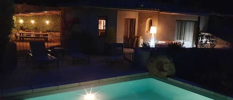 Outdoor pool, a heated pool