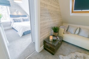 6 bedrooms, iron/ironing board, travel cot, free WiFi