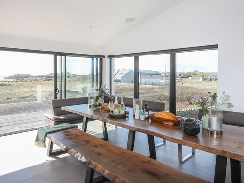 Sandown House -  an on the beach that sleeps 14 guests  in 6 bedrooms