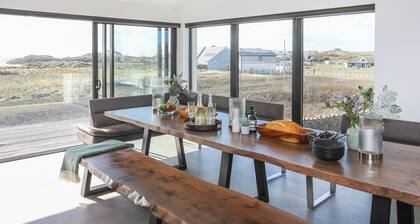 Sandown House - an on the beach that sleeps 14 guests in 6 bedrooms