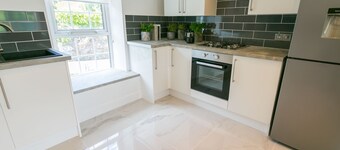 10 Beach Road -  a sea view that sleeps 4 guests  in 2 bedrooms