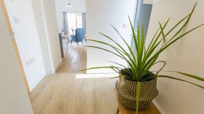 Interior - Hebog -  a coastal that sleeps 2 guests  in 1 bedroom (Llanfairynghornwy)