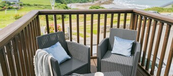 Dinas Cottage -  a coastal that sleeps 6 guests  in 3 bedrooms