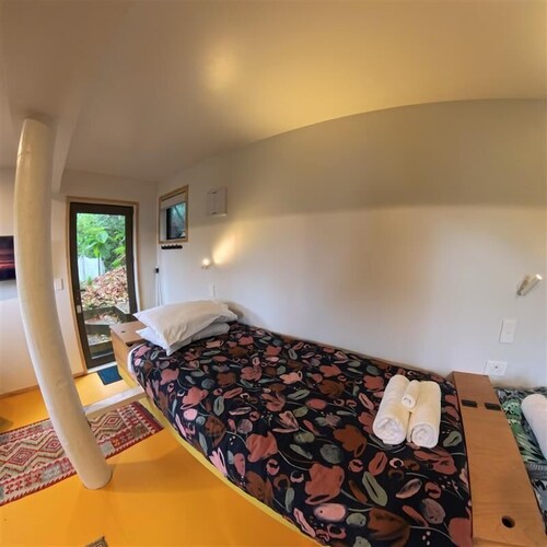 Kundaniwas - Lake Okareka Tiny House, Kayaks