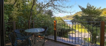 Kundaniwas | Lake Okareka Tiny House + Lake Views