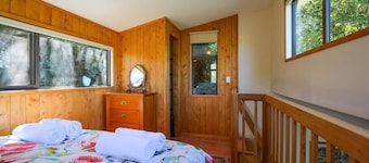 Kundaniwas - Lake Okareka Tiny House, Kayaks