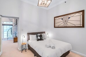 2 bedrooms, iron/ironing board, free WiFi, bed sheets - 'Latitude' - Stunning Opera House Views, Designer 2 Bedroom Executive Apartment w/ airconditioning (Kirribilli)
