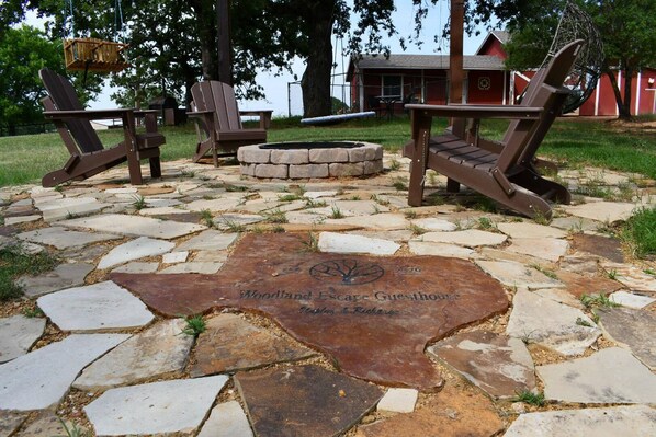 المنطقة المحيطة بالمنشأة