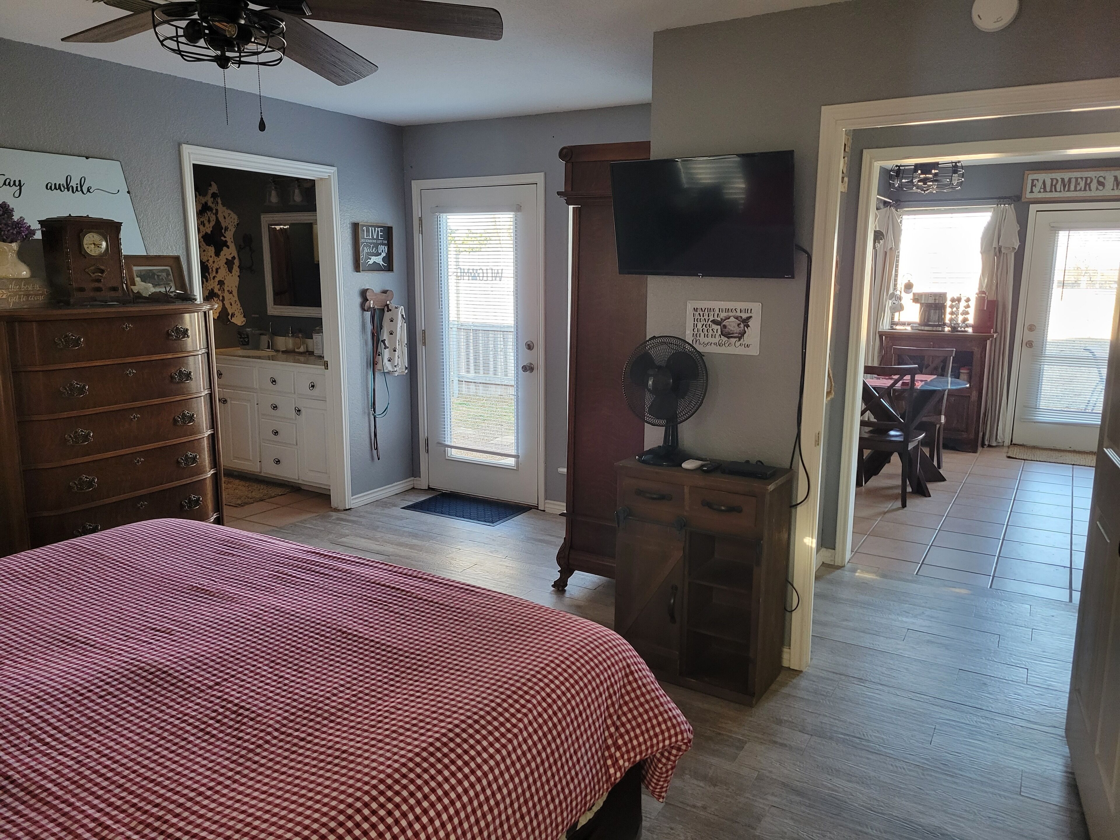 Paradise in the country w/Pool &hot tub! Unplug & Recharge. Pet friendly