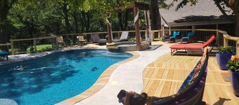 Paradise in the country w/Pool & hot tub! Unplug & Recharge. Pet friendly