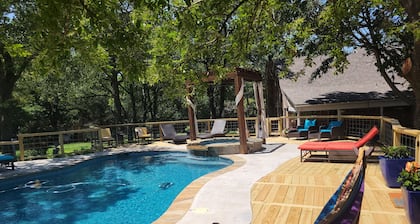 Paradise in the country w/Pool & hot tub! Unplug & Recharge. Pet friendly