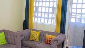 LĂ€genhet Business | Vardagsrum | 14-tums smart-tv med digitalkanaler och tv