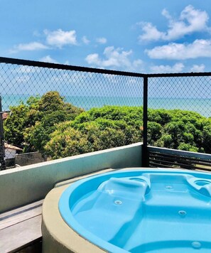 Outdoor spa tub - CHARMING HOUSE IN PIPA WITH JACUZZI AND SEA VIEW (Tibau do Sul)