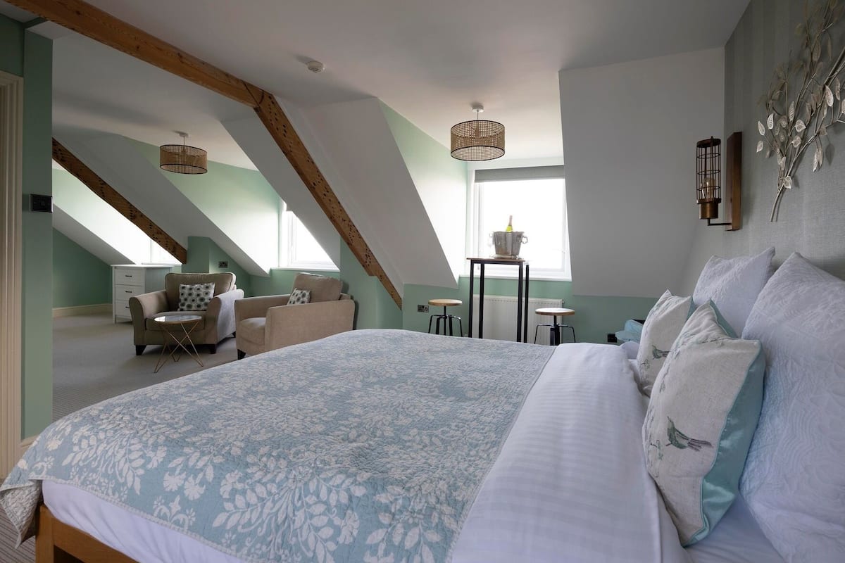 Signature Room | Hypo-allergenic bedding, in-room safe, individually furnished, desk
