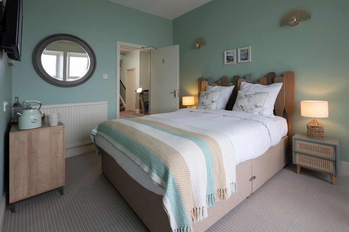 Superior Double Room | Hypo-allergenic bedding, in-room safe, individually furnished, desk