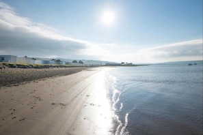 Una spiaggia nelle vicinanze