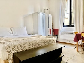 Iron/ironing board, free WiFi, bed sheets - 01-Tourist House Bologna Cefalonia (Bologna)