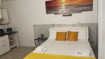 City Studio | Iron/ironing board, free WiFi, bed sheets