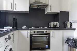 House, Private Bathroom, Garden View | Shared kitchen - Raploch House (Larkhall)