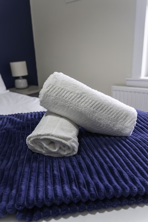 House, Private Bathroom, Garden View | 2 bedrooms - Raploch House (Larkhall)