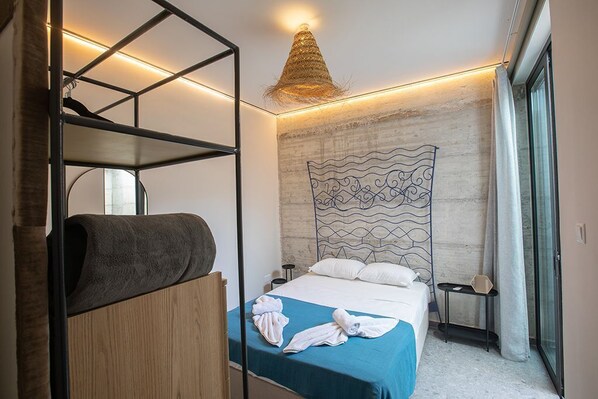 4 bedrooms, in-room safe, iron/ironing board, free WiFi