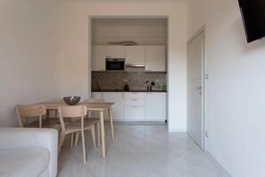 Appartement Familial | Cuisine privée | Grand réfrigérateur, micro-ondes, four, plaque de cuisson