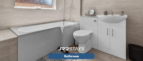 Articles de toilette gratuits, sĂšche-cheveux, serviettes fournies