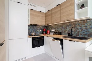 Réfrigérateur, four, plaque de cuisson, lave-vaisselle