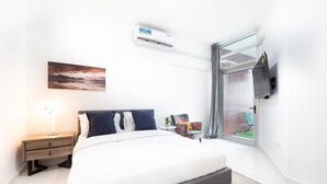 Apartament bàsic | 1 dormitori, cortines opaques i planxa i posts de planxar 