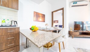 Leilighet – basic | Spiseområde på rommet