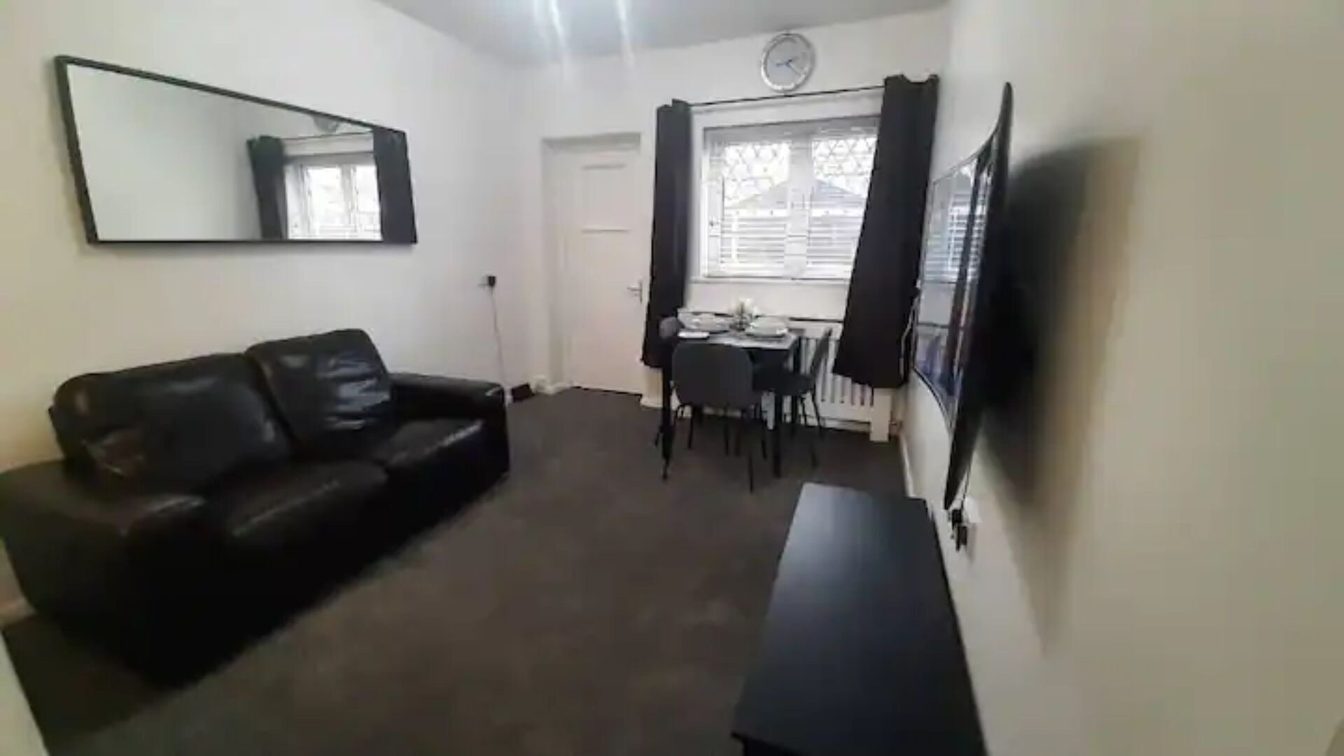 Entire Rental, Easy Reach to Etihad Stadium