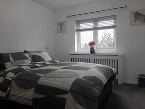 1 bedroom, desk, iron/ironing board, free WiFi - Entire Rental, Easy Reach to Etihad Stadium (Manchester)