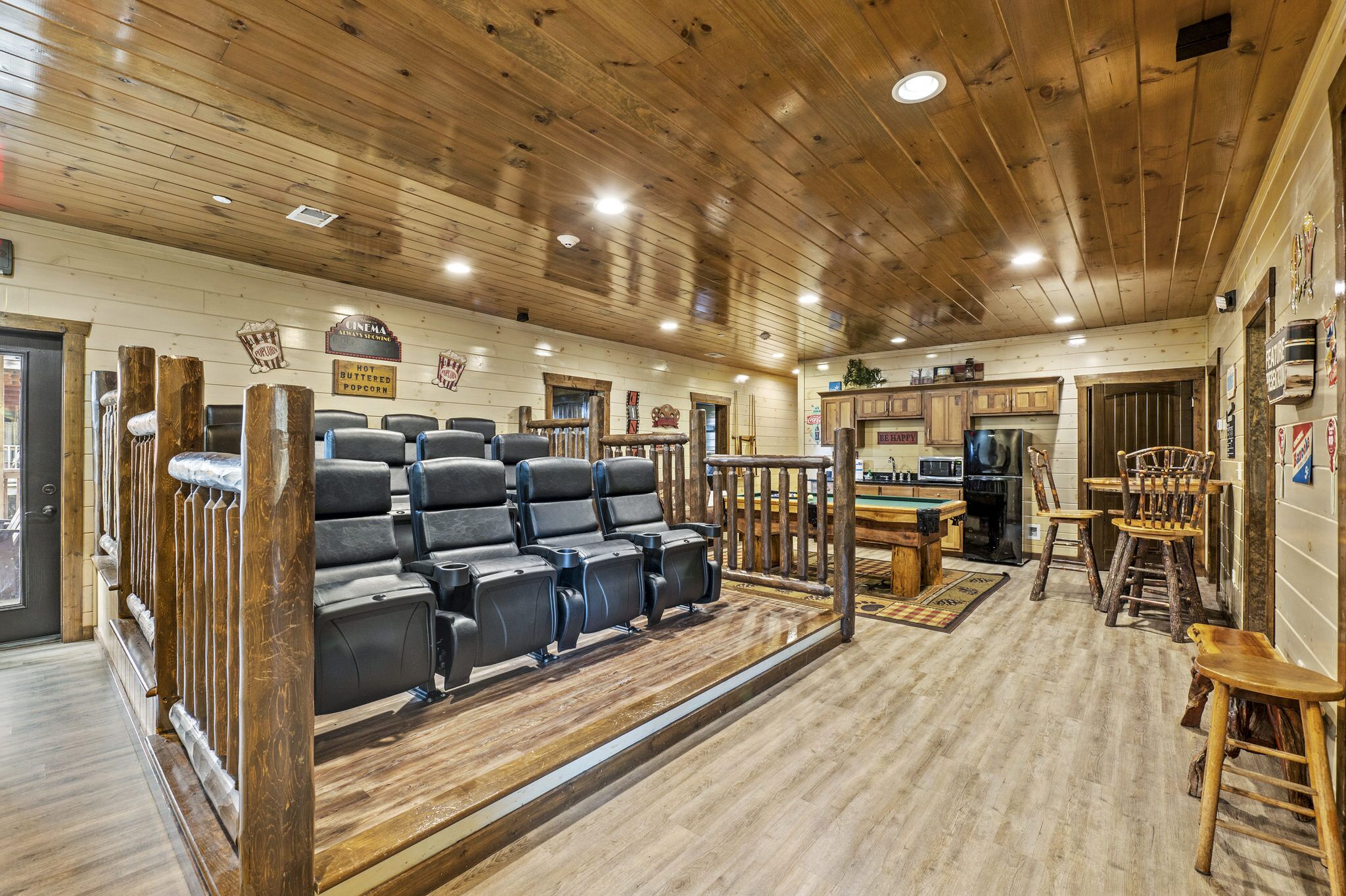 Luxury 13 Bedroom Cabin, Private Indoor Pool, Hot Tub, Game Room & Theater Room