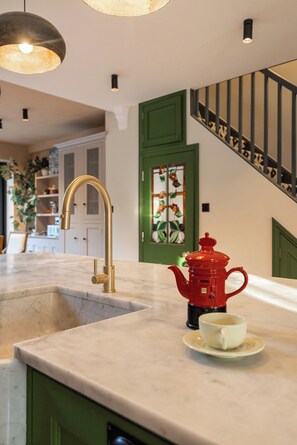 Interior - 4 Bedroom Apartment near Primrose Hill and Hampstead Heath (London)