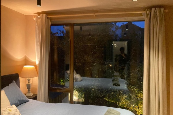 3 bedrooms, desk, iron/ironing board, travel cot