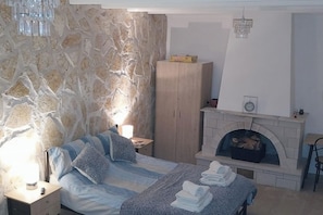 Iron/ironing board, free WiFi, bed sheets - Lovely Studio in Strinilas With its own Pool (Corfu)