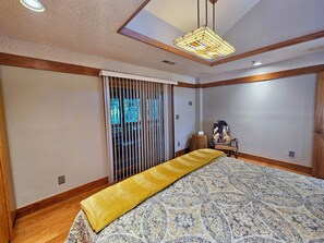 3 bedrooms, desk, iron/ironing board, free WiFi