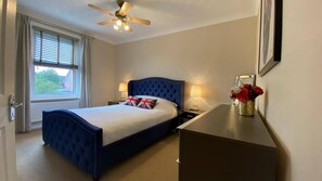 1 bedroom, free WiFi, bed sheets - Luxurious, Spacious, Quiet, Near Beaches and Town (Bournemouth)