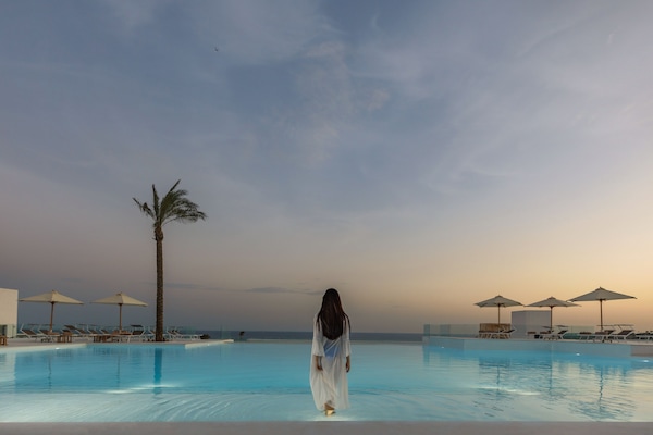 7 outdoor pools, open 8:00 AM to 6:00 PM, pool umbrellas, sun loungers