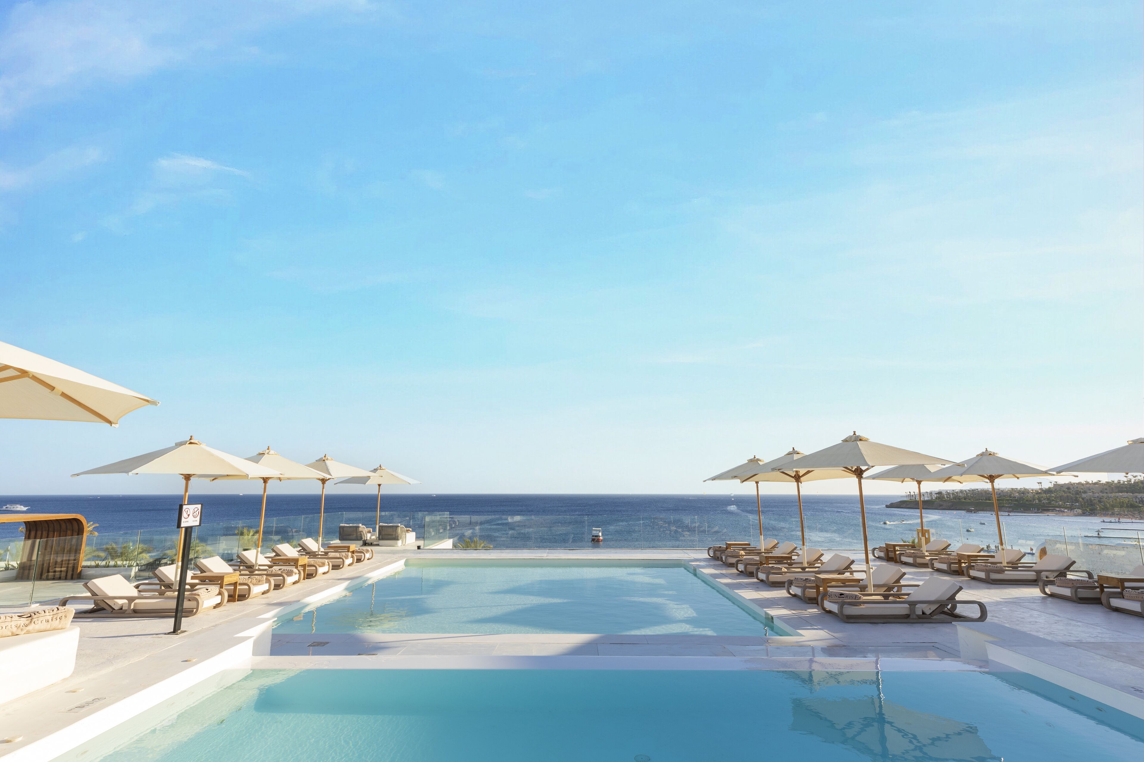 7 outdoor pools, open 8:00 am to 6:00 pm, pool umbrellas, pool loungers