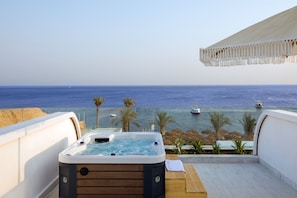 Junior Jacuzzi Suite (Posh Club) | Vista do quarto