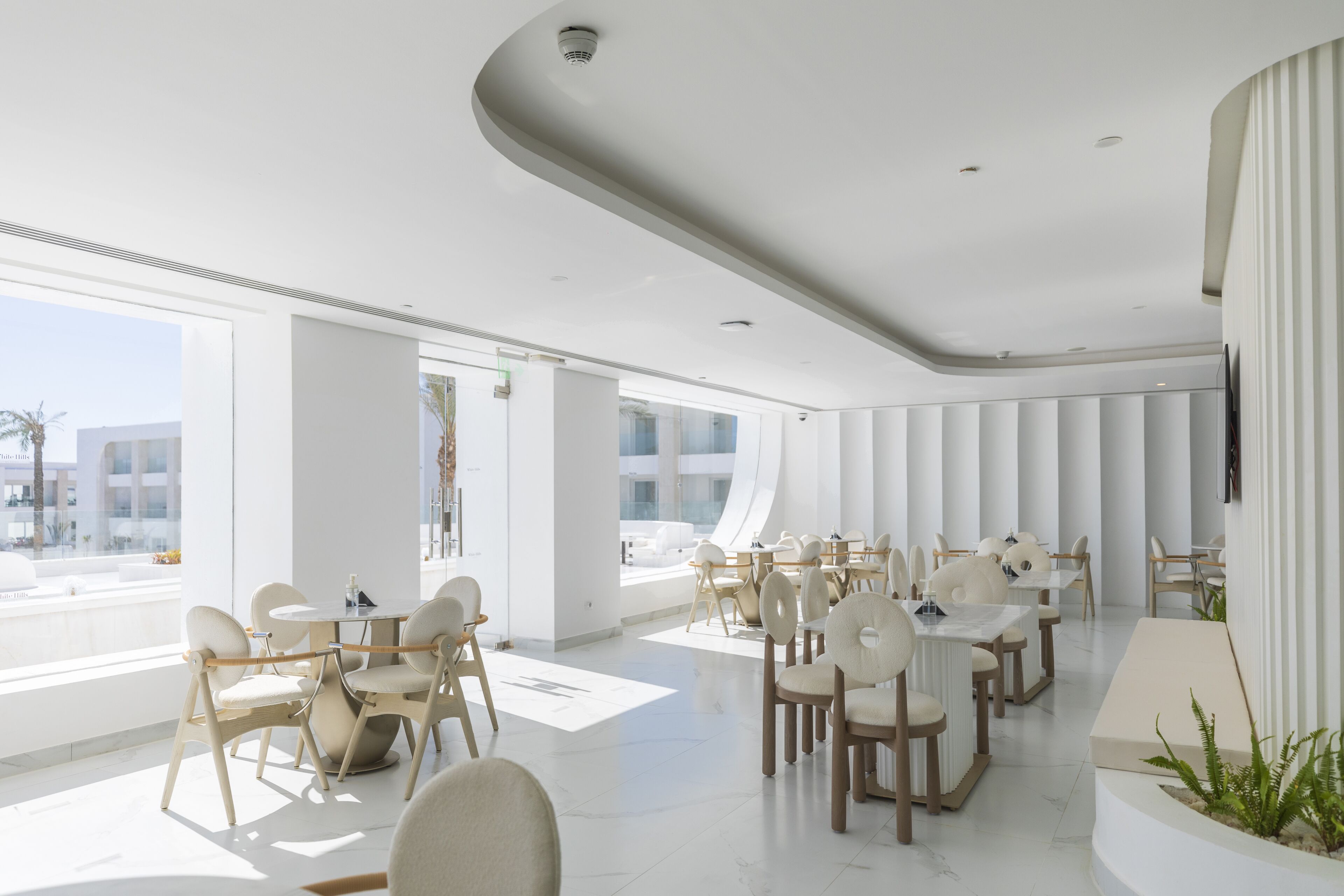 9 bars/lounges, beach bar