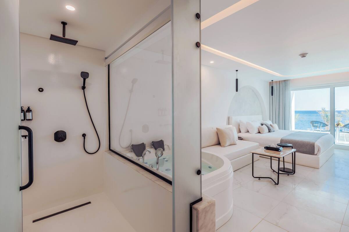 deluxe jacuzzi room | bathroom | free toiletries, hair dryer, bathrobes, slippers