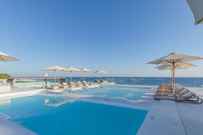 7 outdoor pools, open 8:00 AM to 6:00 PM, pool umbrellas, pool loungers