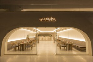 6 restaurantes: opção de café da manhã, almoço e jantar