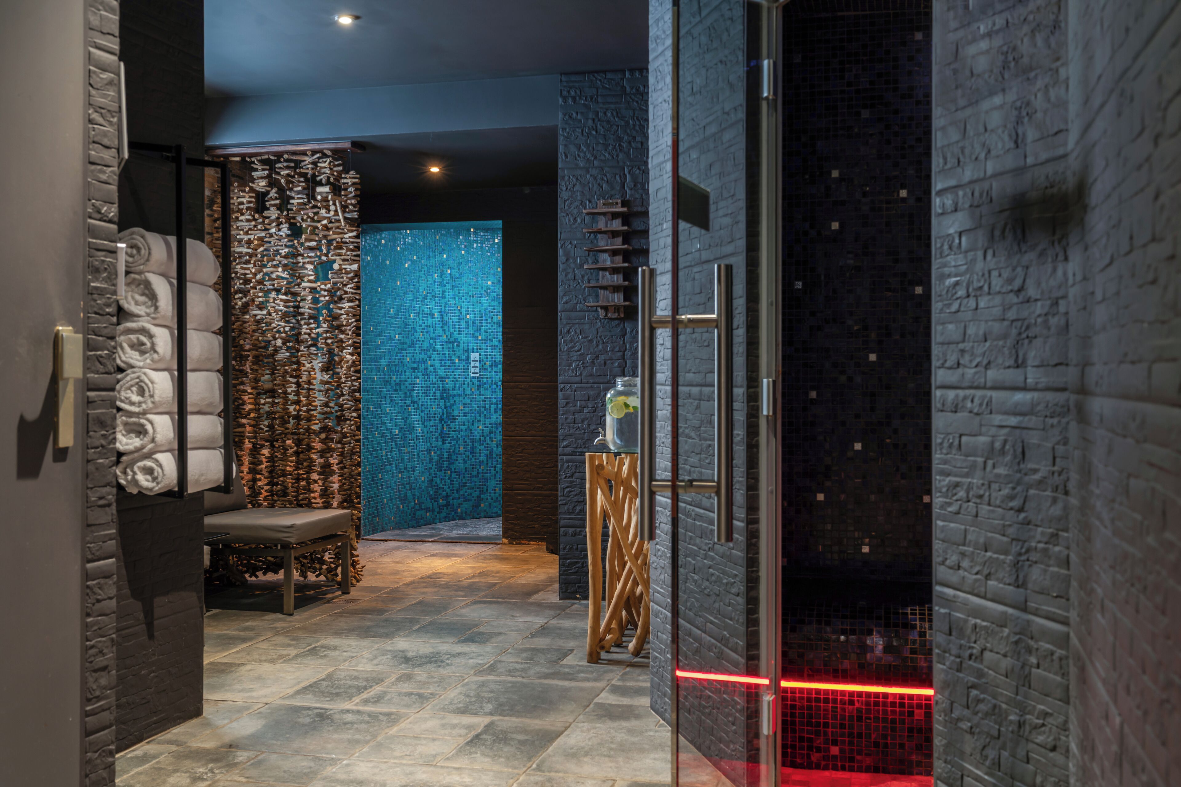 Sauna, Dampfbad, Massageanwendungen